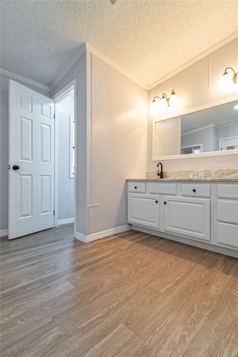 For Sale: $289,000 (5 beds, 2 baths, 1680 Square Feet)