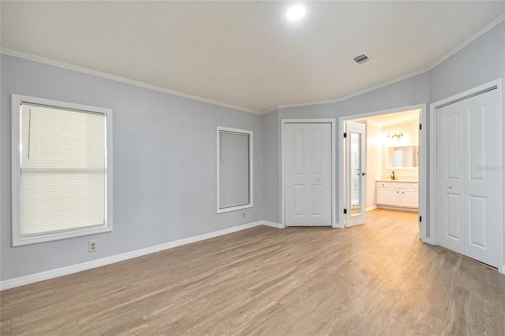 For Sale: $289,000 (5 beds, 2 baths, 1680 Square Feet)