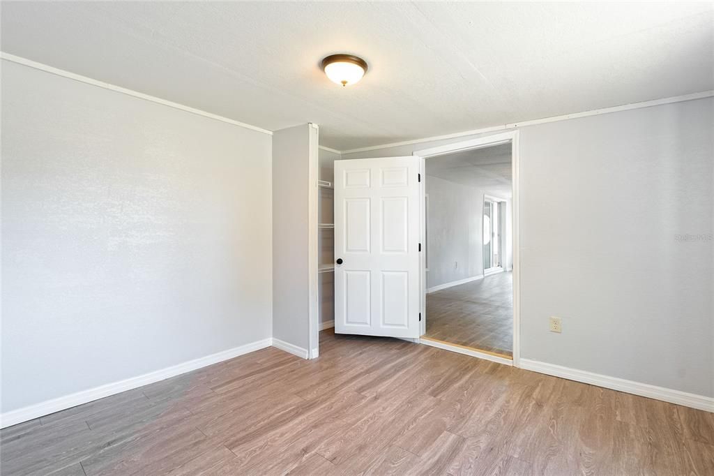 For Sale: $289,000 (5 beds, 2 baths, 1680 Square Feet)