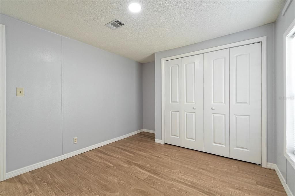 For Sale: $289,000 (5 beds, 2 baths, 1680 Square Feet)