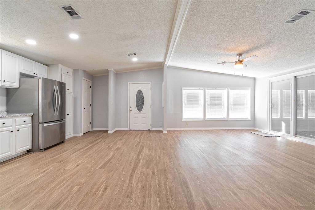 For Sale: $289,000 (5 beds, 2 baths, 1680 Square Feet)