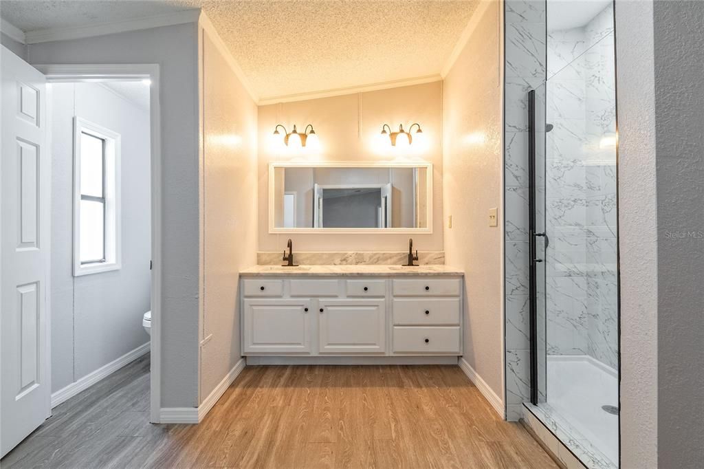 For Sale: $289,000 (5 beds, 2 baths, 1680 Square Feet)