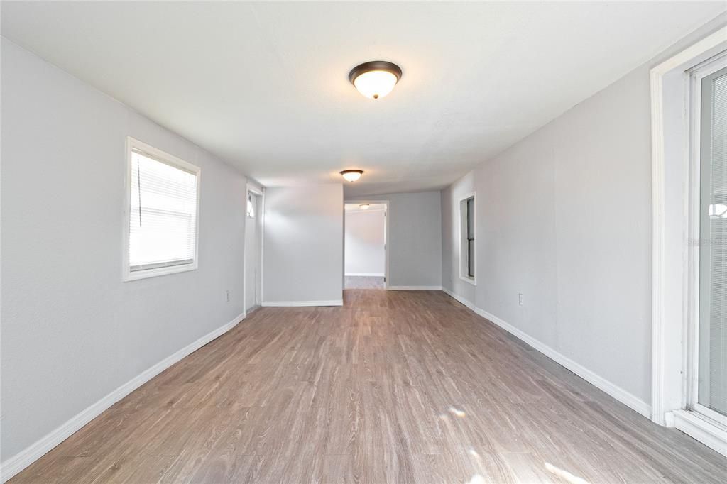 For Sale: $289,000 (5 beds, 2 baths, 1680 Square Feet)