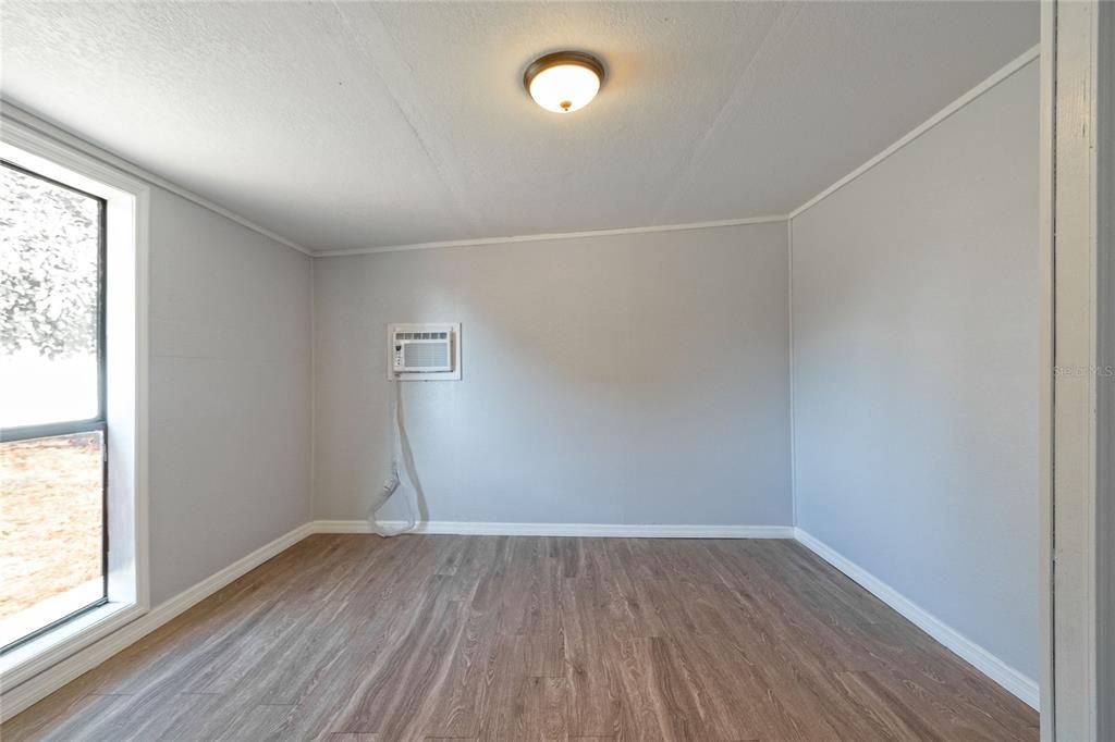 For Sale: $289,000 (5 beds, 2 baths, 1680 Square Feet)