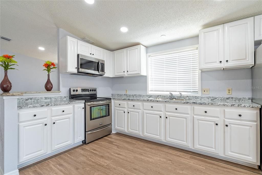 For Sale: $289,000 (5 beds, 2 baths, 1680 Square Feet)