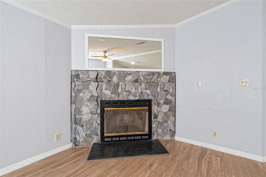 For Sale: $289,000 (5 beds, 2 baths, 1680 Square Feet)