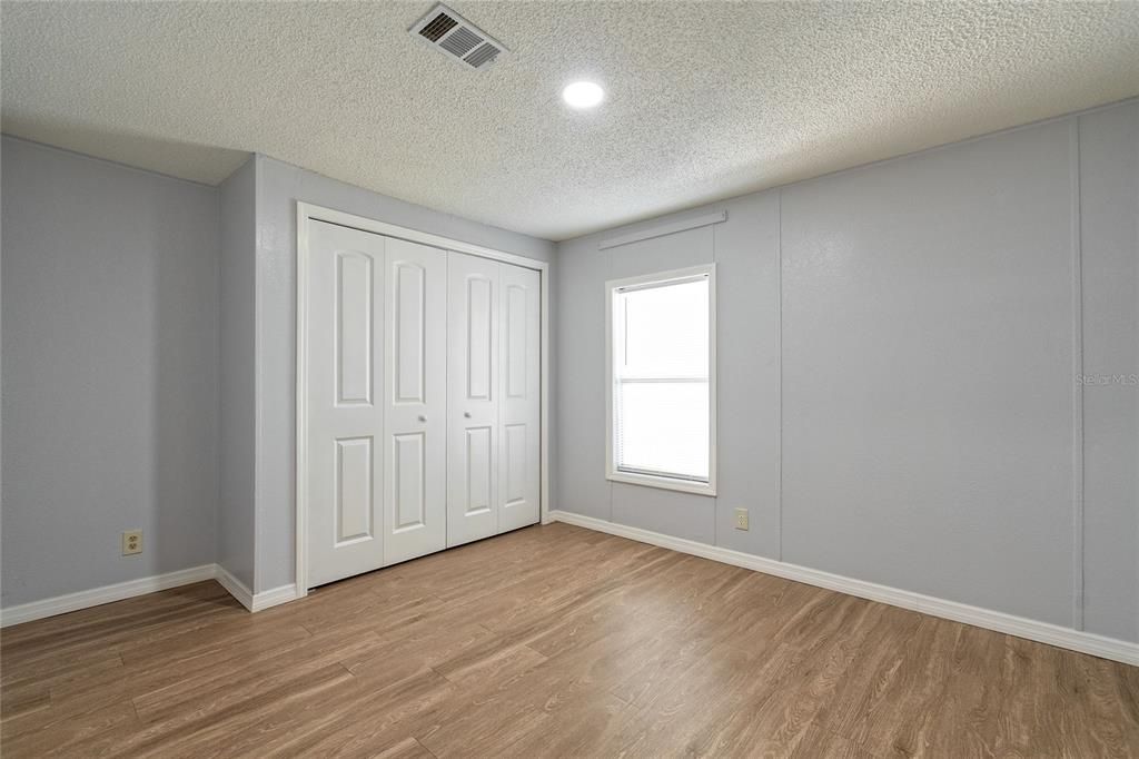 For Sale: $289,000 (5 beds, 2 baths, 1680 Square Feet)