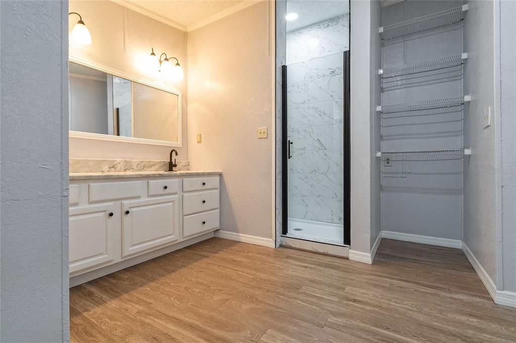 For Sale: $289,000 (5 beds, 2 baths, 1680 Square Feet)