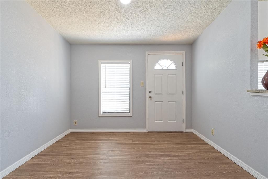 For Sale: $289,000 (5 beds, 2 baths, 1680 Square Feet)