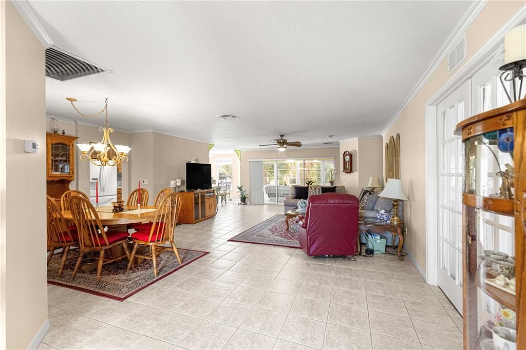 待售: $249,999 (2 贝兹, 2 浴室, 1682 平方英尺)