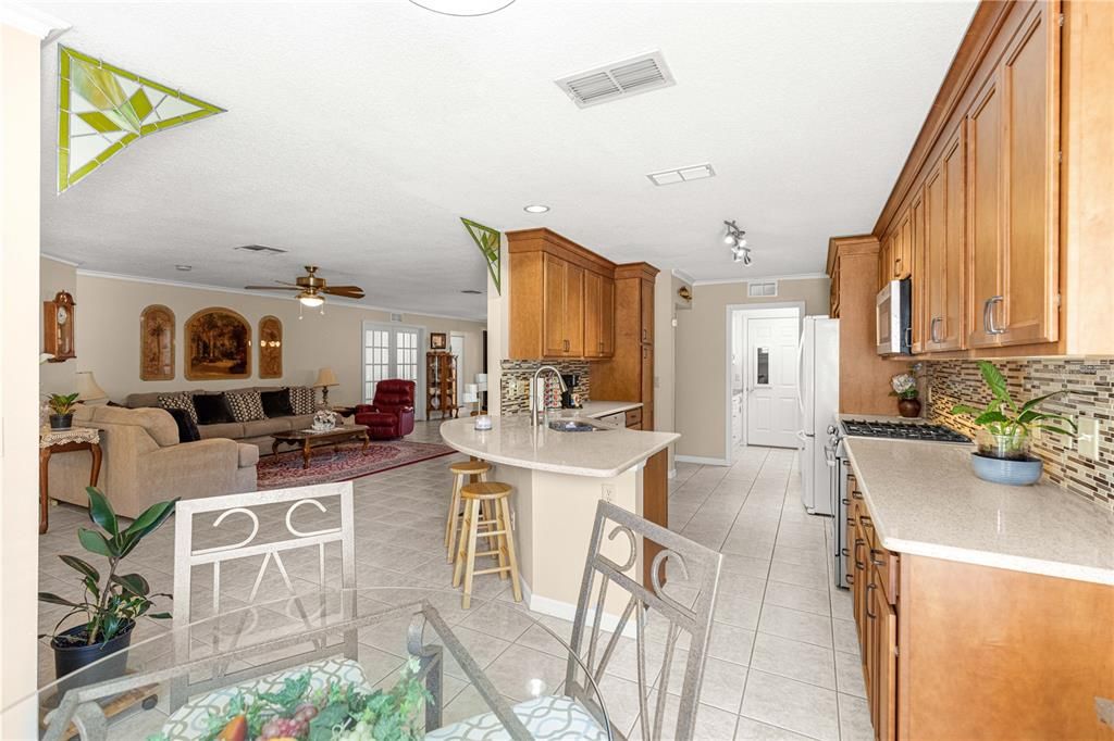 待售: $249,999 (2 贝兹, 2 浴室, 1682 平方英尺)