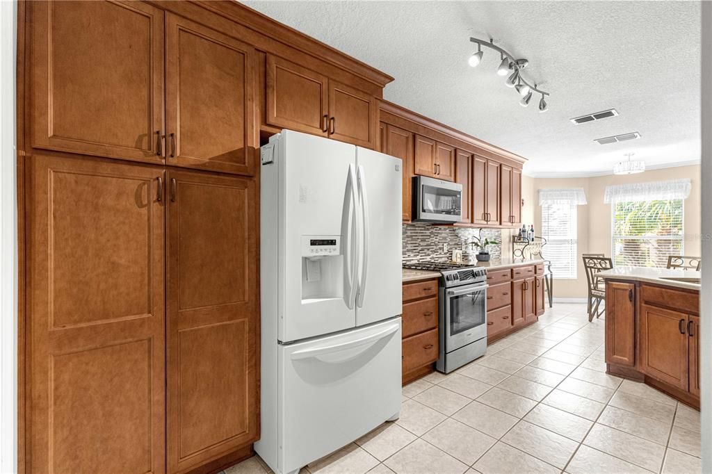 待售: $249,999 (2 贝兹, 2 浴室, 1682 平方英尺)