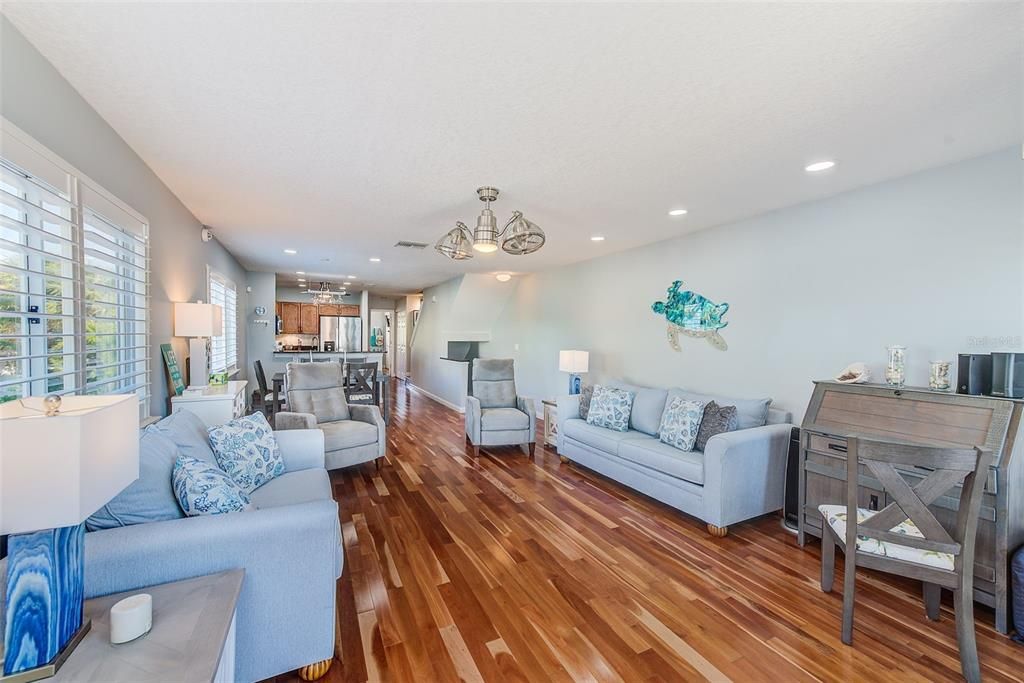 待售: $625,000 (3 贝兹, 3 浴室, 1656 平方英尺)