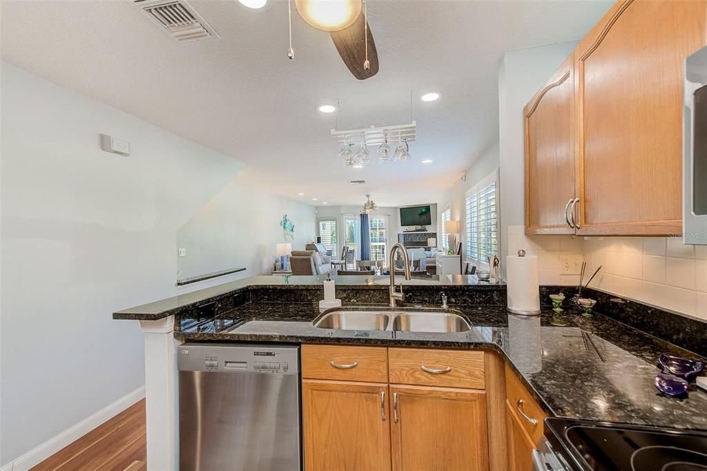 待售: $625,000 (3 贝兹, 3 浴室, 1656 平方英尺)