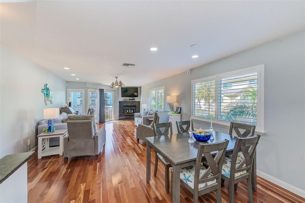 待售: $625,000 (3 贝兹, 3 浴室, 1656 平方英尺)