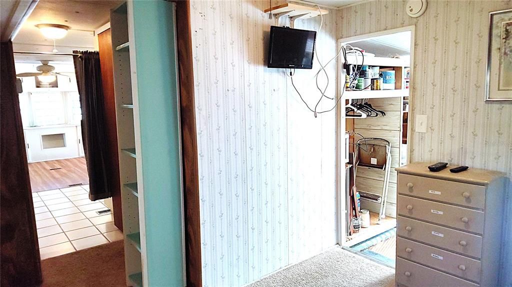 For Sale: $69,000 (1 beds, 1 baths, 624 Square Feet)