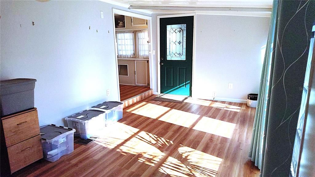 For Sale: $69,000 (1 beds, 1 baths, 624 Square Feet)