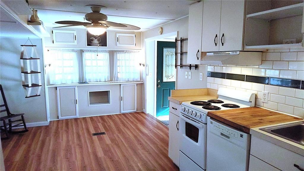 For Sale: $69,000 (1 beds, 1 baths, 624 Square Feet)