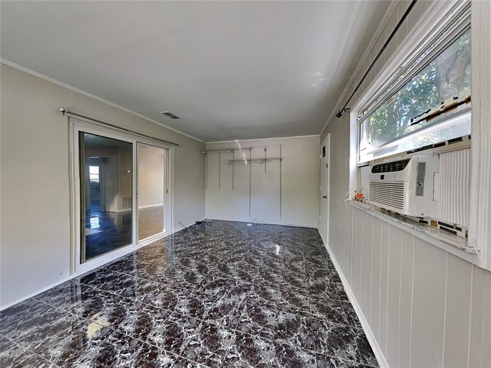 For Rent: $1,799 (2 beds, 1 baths, 1713 Square Feet)