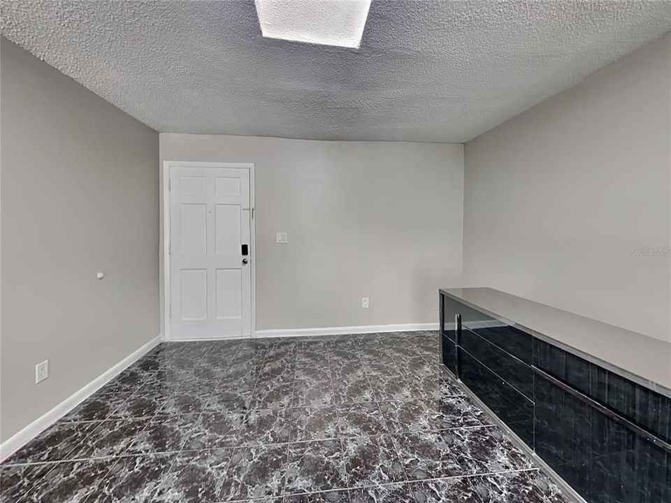 For Rent: $1,799 (2 beds, 1 baths, 1713 Square Feet)
