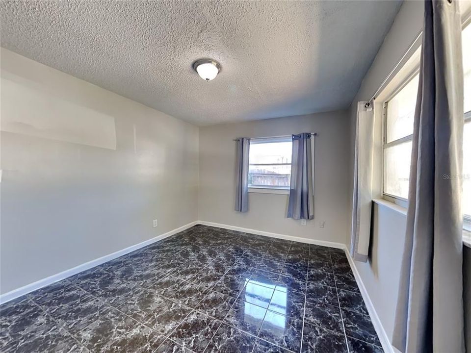 For Rent: $1,799 (2 beds, 1 baths, 1713 Square Feet)