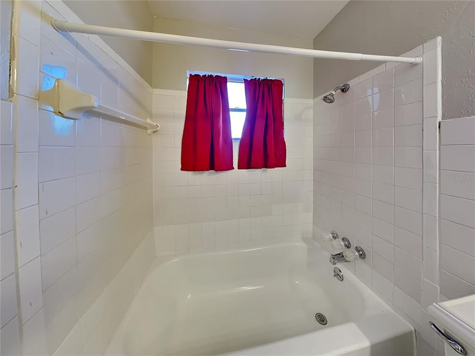 For Rent: $1,799 (2 beds, 1 baths, 1713 Square Feet)