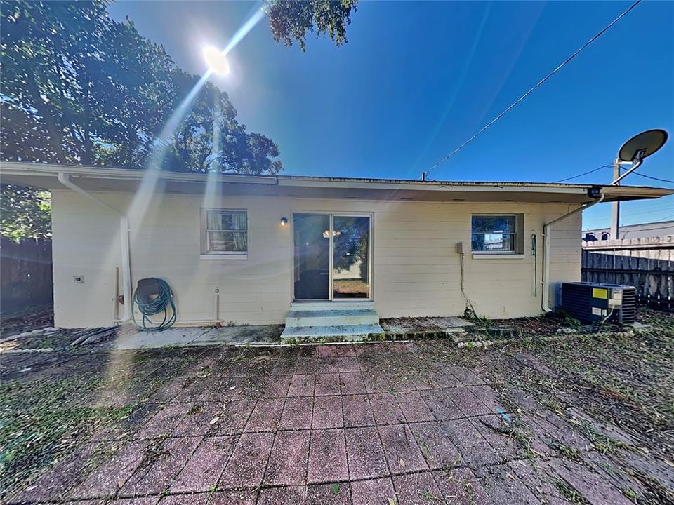 For Rent: $1,799 (2 beds, 1 baths, 1713 Square Feet)