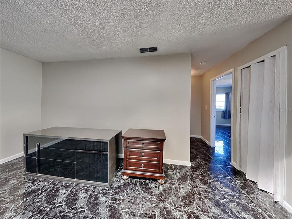 For Rent: $1,799 (2 beds, 1 baths, 1713 Square Feet)
