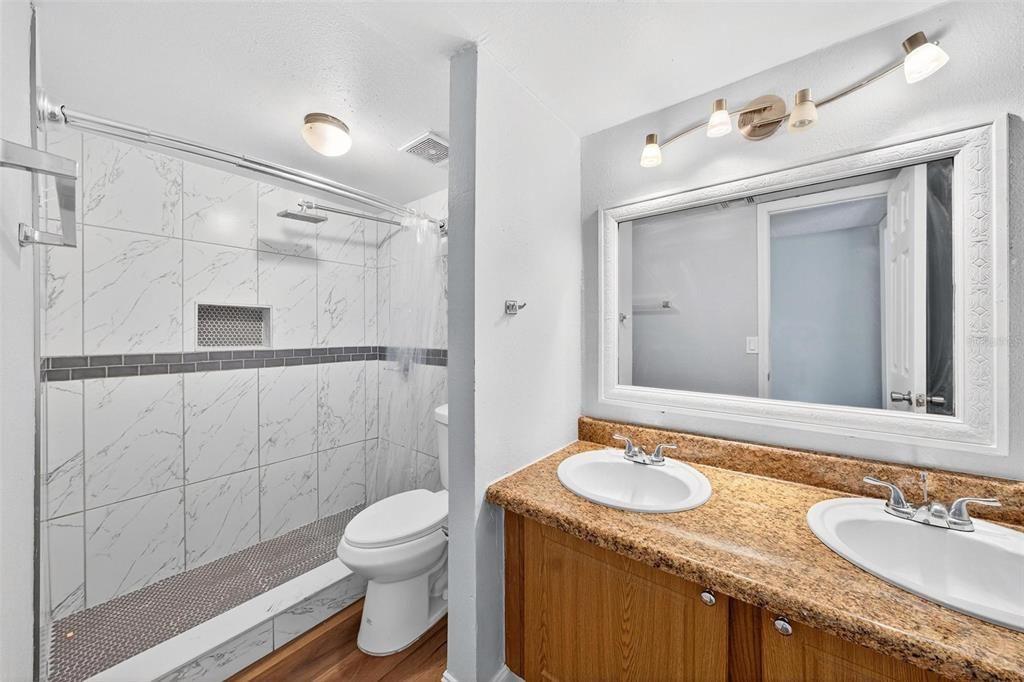 For Sale: $157,000 (2 beds, 1 baths, 1208 Square Feet)