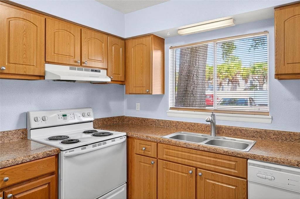 For Sale: $157,000 (2 beds, 1 baths, 1208 Square Feet)