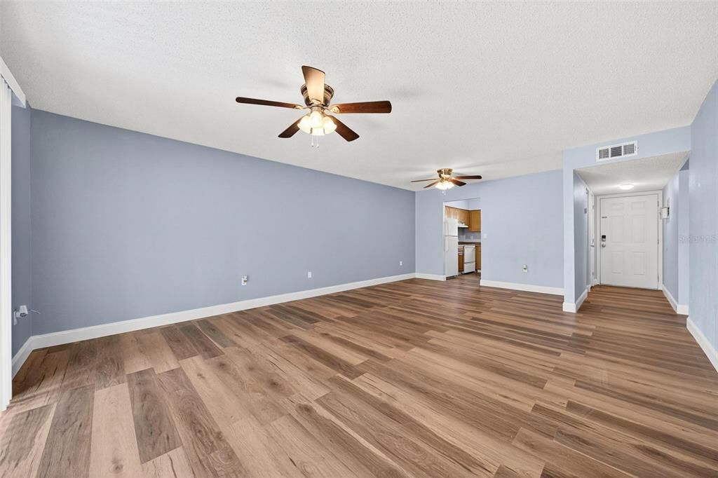 For Sale: $157,000 (2 beds, 1 baths, 1208 Square Feet)