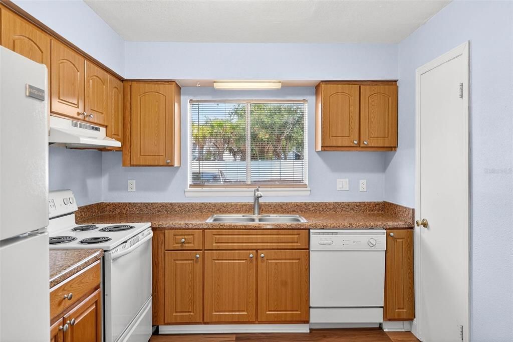 For Sale: $157,000 (2 beds, 1 baths, 1208 Square Feet)