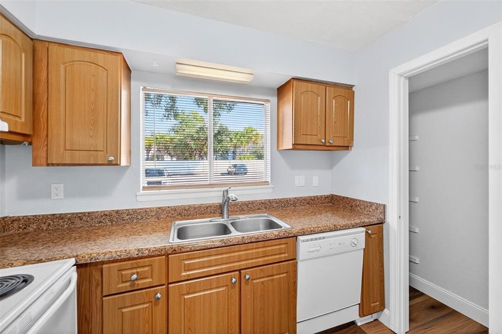 For Sale: $157,000 (2 beds, 1 baths, 1208 Square Feet)