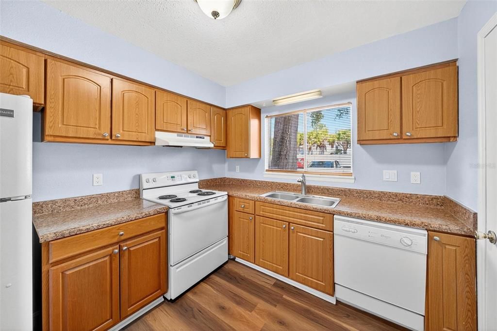 For Sale: $157,000 (2 beds, 1 baths, 1208 Square Feet)