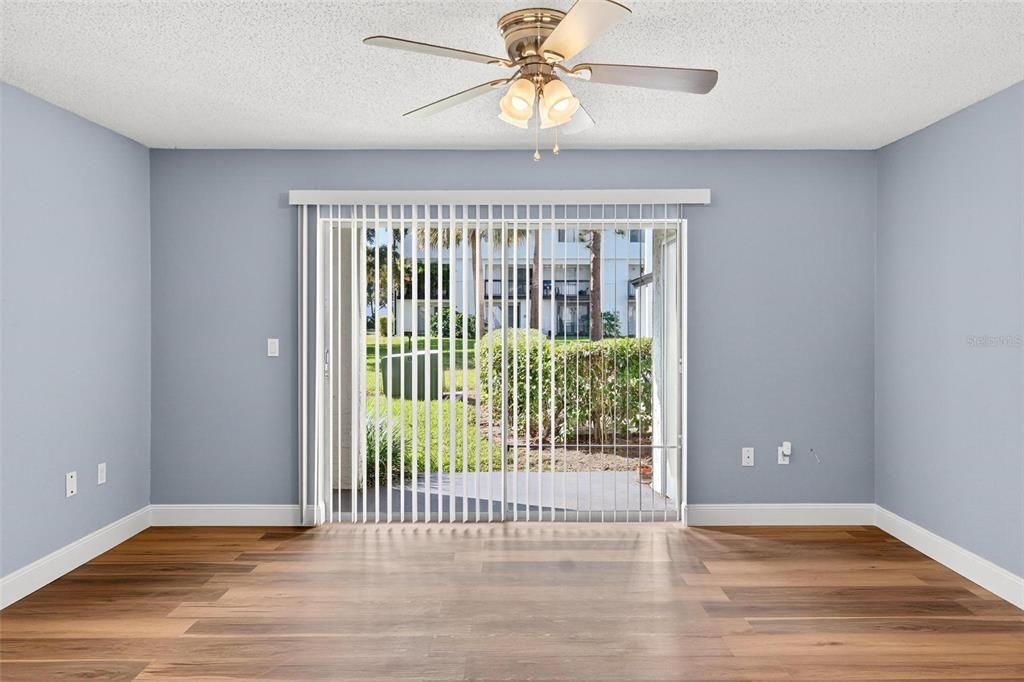 For Sale: $157,000 (2 beds, 1 baths, 1208 Square Feet)