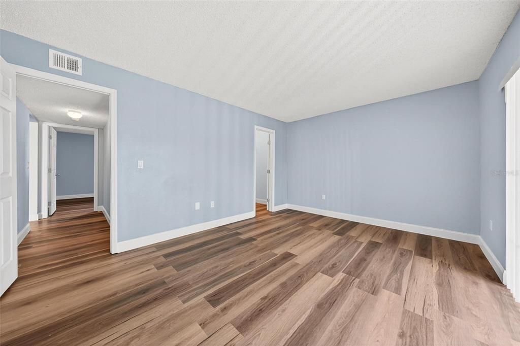 For Sale: $157,000 (2 beds, 1 baths, 1208 Square Feet)