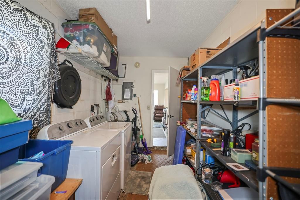 待售: $99,999 (2 贝兹, 2 浴室, 984 平方英尺)