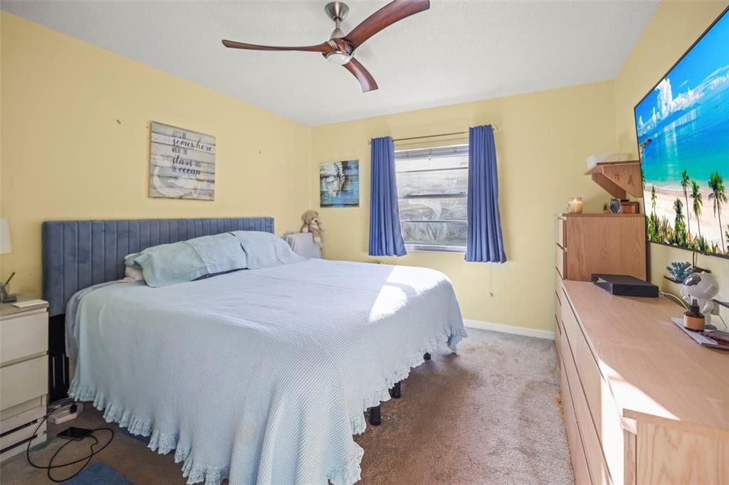 待售: $99,999 (2 贝兹, 2 浴室, 984 平方英尺)