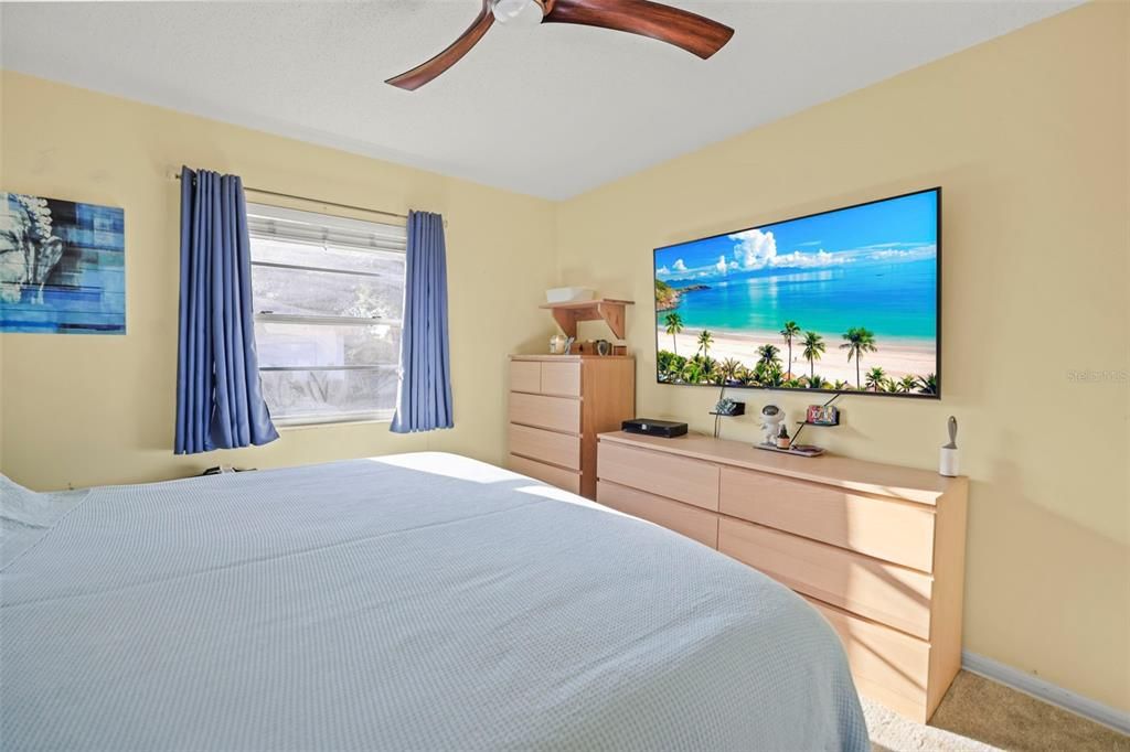 待售: $99,999 (2 贝兹, 2 浴室, 984 平方英尺)