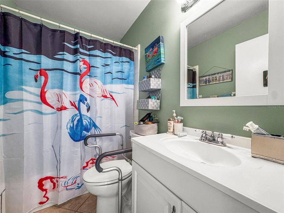 待售: $99,999 (2 贝兹, 2 浴室, 984 平方英尺)