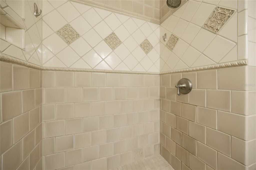 合同活跃: $314,000 (3 贝兹, 2 浴室, 1475 平方英尺)