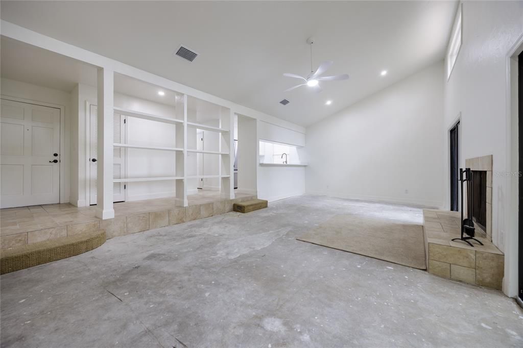 合同活跃: $314,000 (3 贝兹, 2 浴室, 1475 平方英尺)