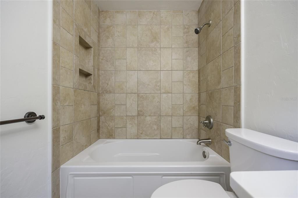 合同活跃: $314,000 (3 贝兹, 2 浴室, 1475 平方英尺)