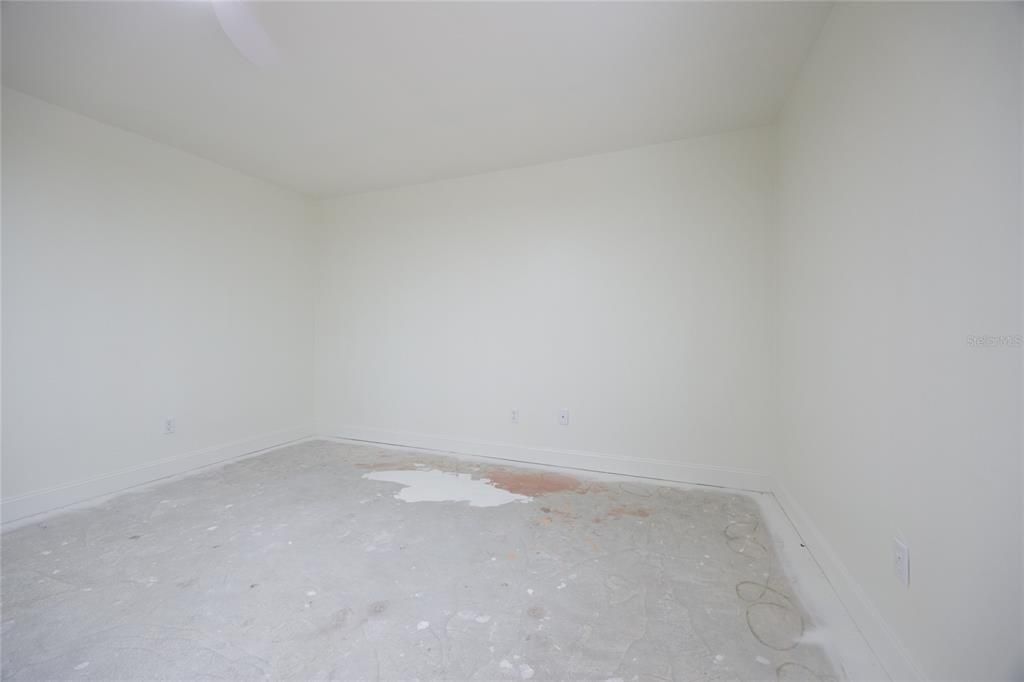 合同活跃: $314,000 (3 贝兹, 2 浴室, 1475 平方英尺)