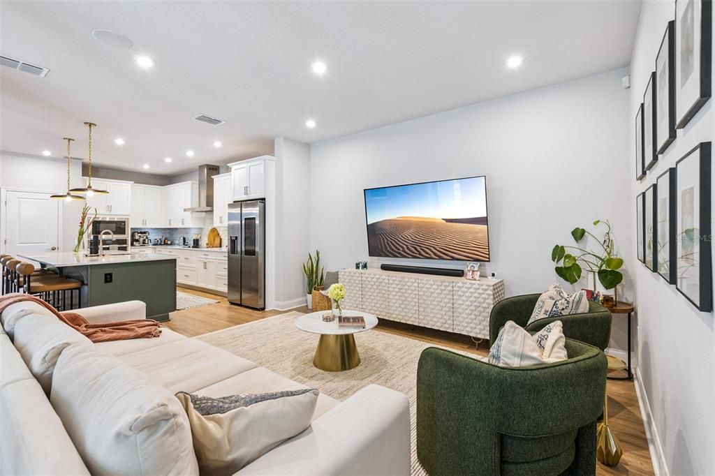 На продажу: $729,900 (3 спален, 2 ванн, 2334 Квадратных фут)