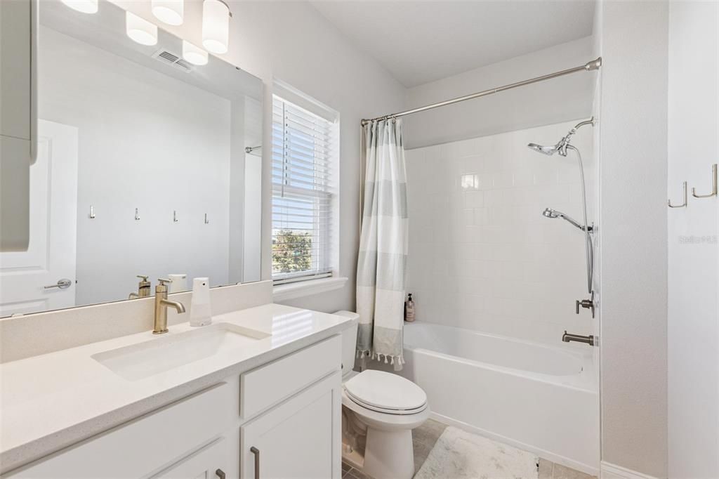 На продажу: $729,900 (3 спален, 2 ванн, 2334 Квадратных фут)