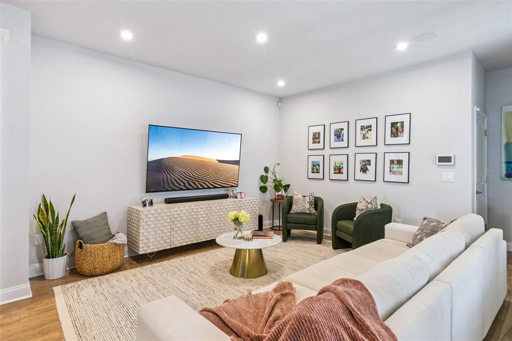 На продажу: $729,900 (3 спален, 2 ванн, 2334 Квадратных фут)