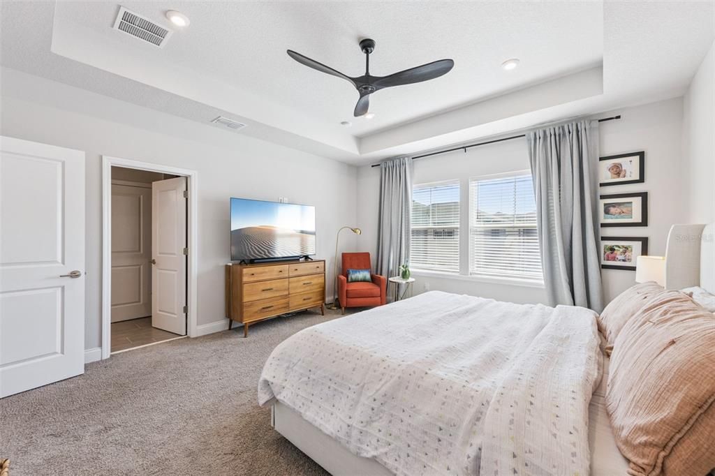 На продажу: $729,900 (3 спален, 2 ванн, 2334 Квадратных фут)