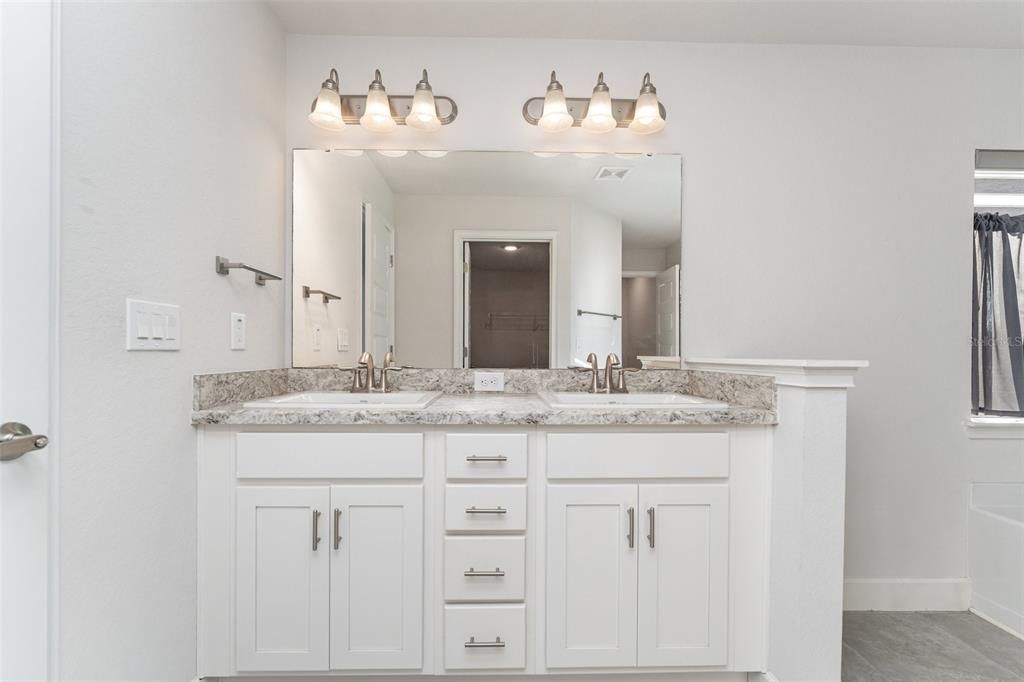 En Venta: $310,000 (3 camas, 2 baños, 1955 Pies cuadrados)