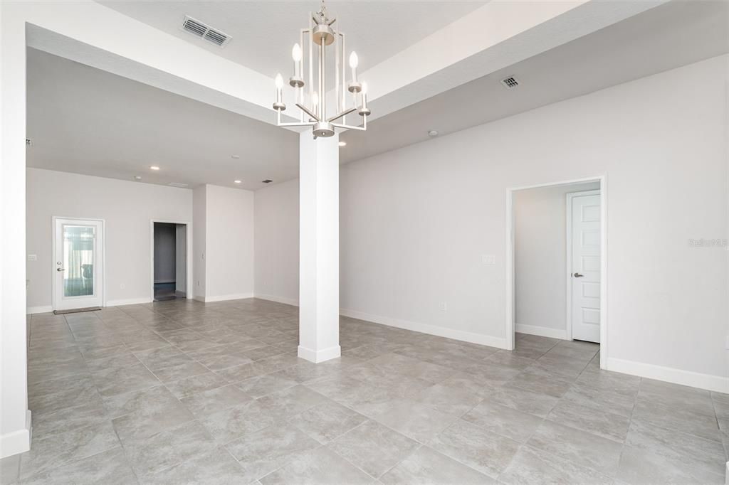 En Venta: $310,000 (3 camas, 2 baños, 1955 Pies cuadrados)